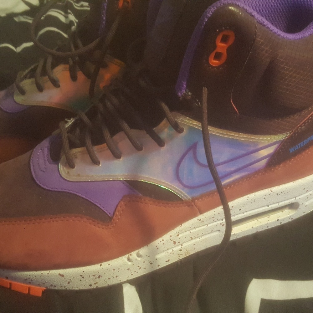 Sneakers